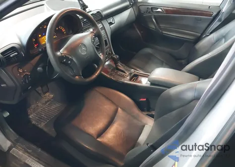 2002 Mercedes-Benz C 320 z USA, uszkodzony, nr VIN WDBRH64J32F171474